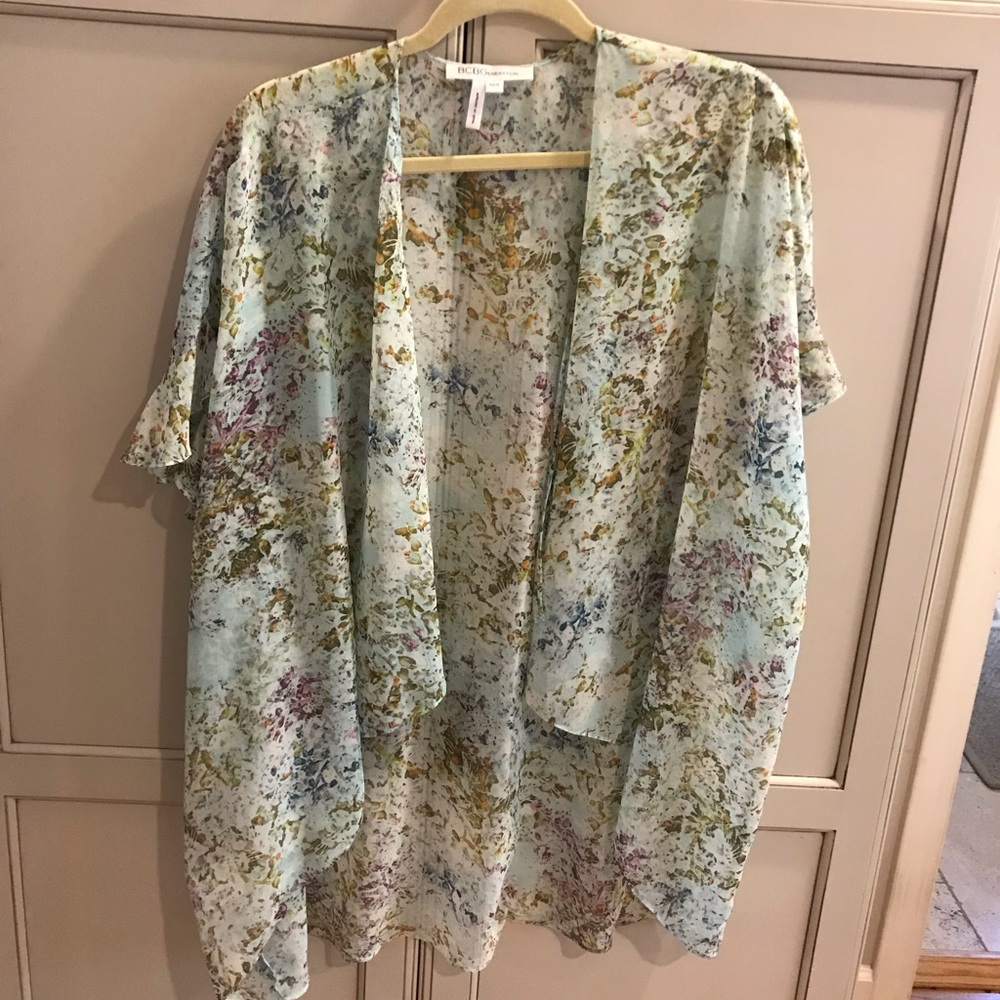 BCBG short sleeve kimono top